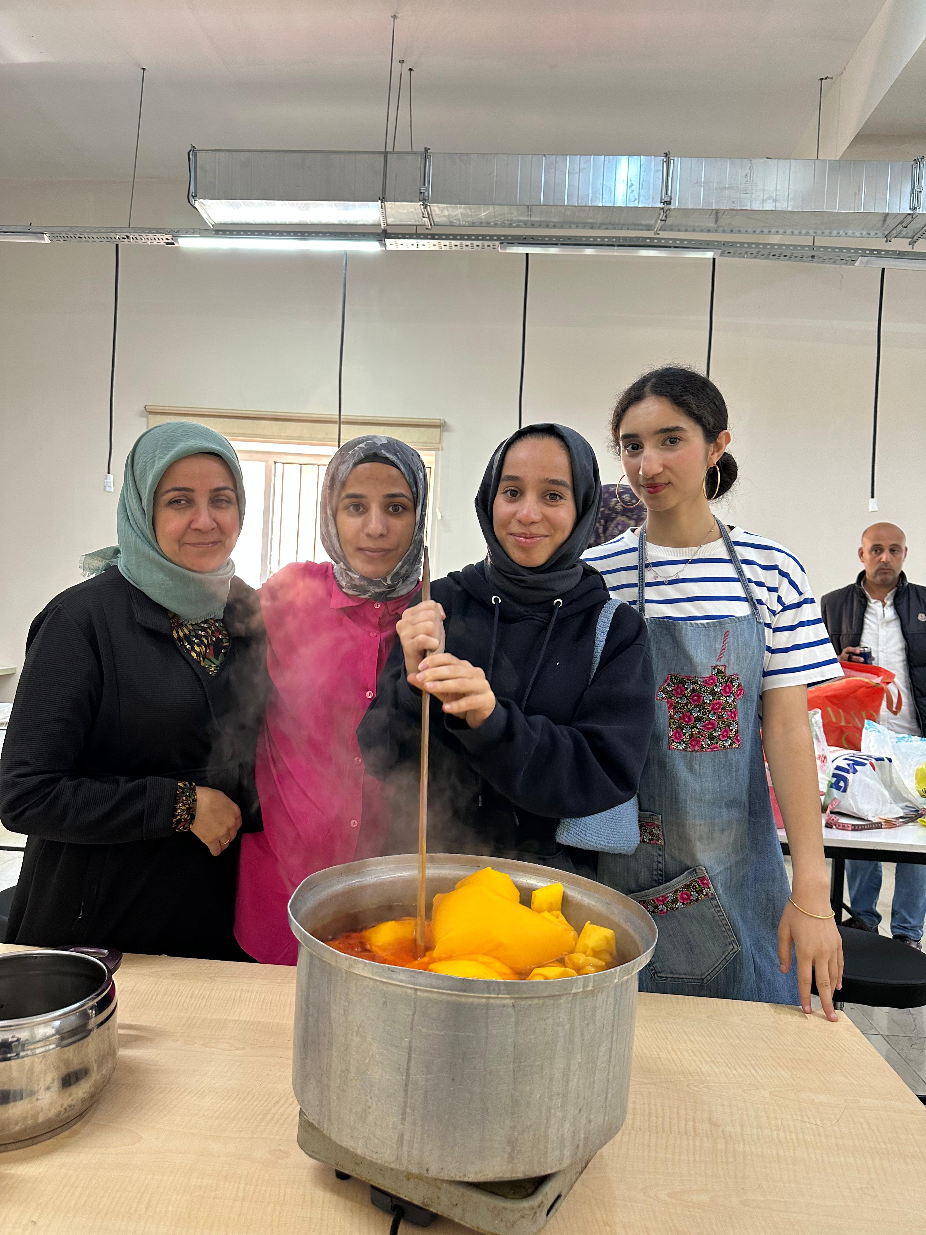Giyim Üretim Programı Batik Boyama Etkinliği Gerçekleştirdi